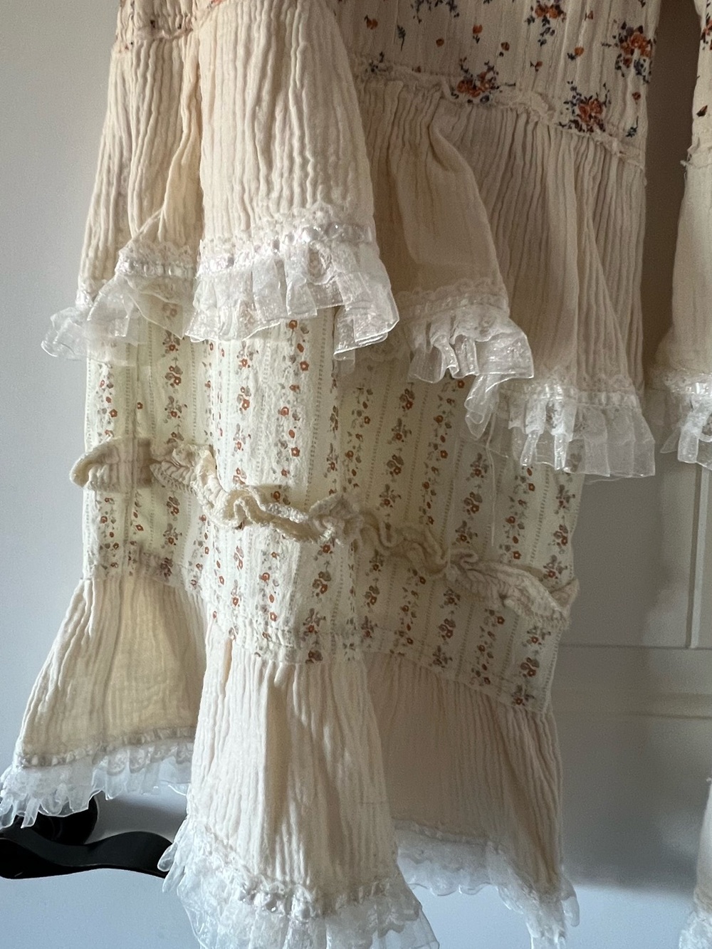 POL Cream Floral Tiered pants with Ruffle Hem - Picture 2 of 9